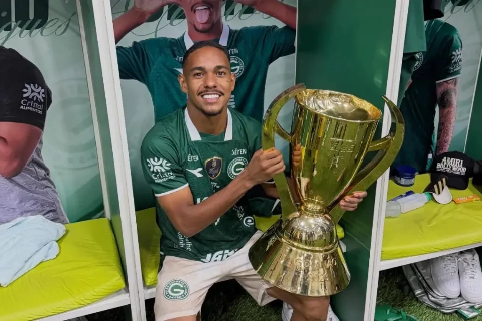 Jean Carlos é uma das revelações do Goiás (Foto: Divugação)