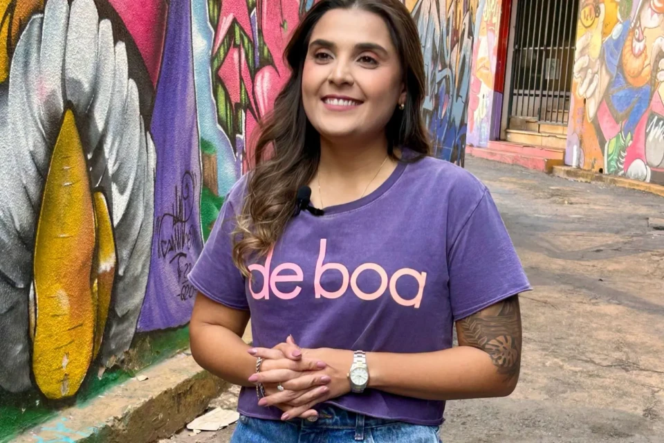 A secretária municipal de Planejamento Urbano e Habitação, Sabrina Garcez, afirma que o Programa Morar no Centro busca ampliar a ocupação residencial da região central, incentivar a recuperação de imóveis ociosos e fortalecer a atividade econômica por meio de uma política integrada de revitalização urbana.
Crédito: Assessoria de Imprensa/Prefeitura de Goiânia.