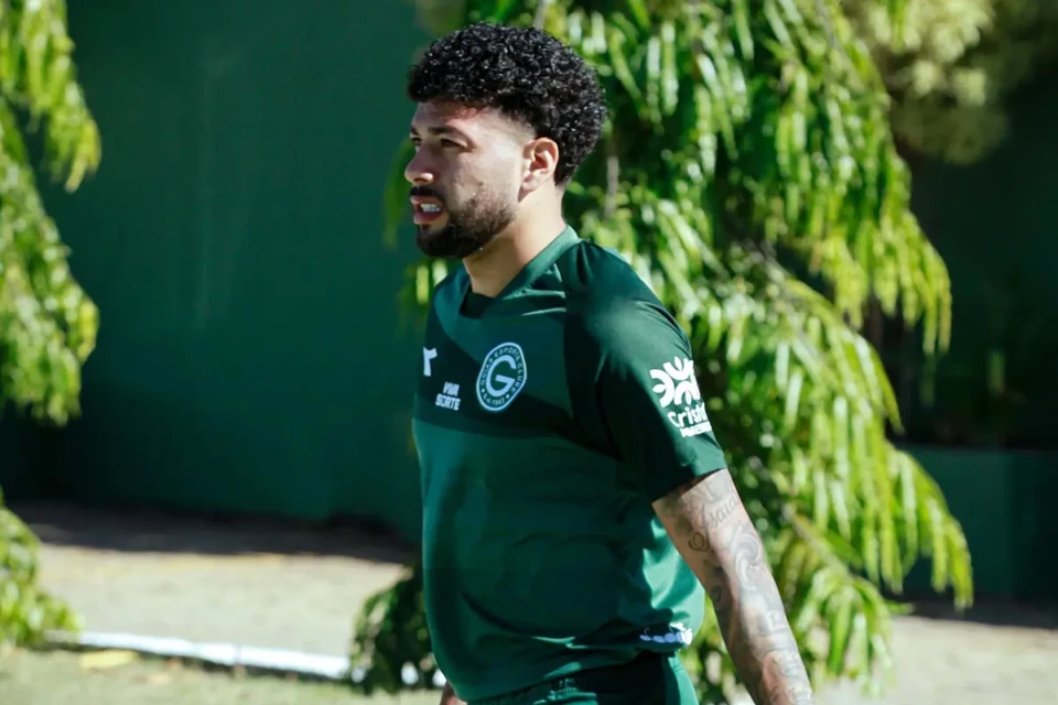 Filipe Machado, volante do Goiás