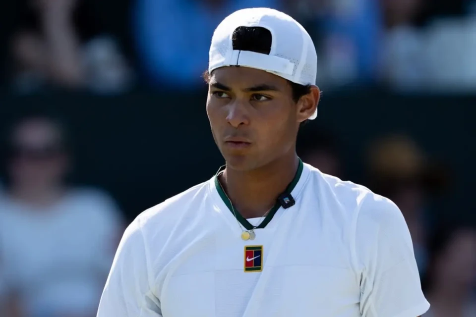 Guto Miguel durante jogo de tênis da ATP