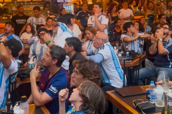 Goianos contam os motivos da simpatia pela Seleção Argentina, enquanto argentinos dizem como enxergam esse apoio vindo do Brasil.