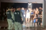 Policiais entrando na festa - (Foto: reprodução/PM)