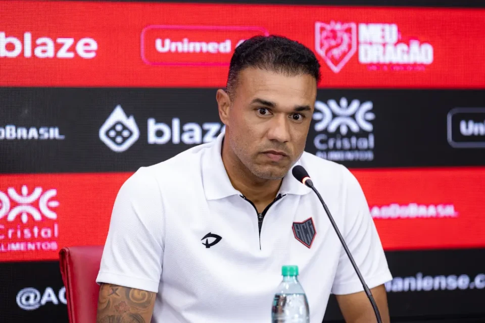 Treinador vai para seu segundo jogo no comando do Dragão (Foto: Raphael Teixeira / ACG)