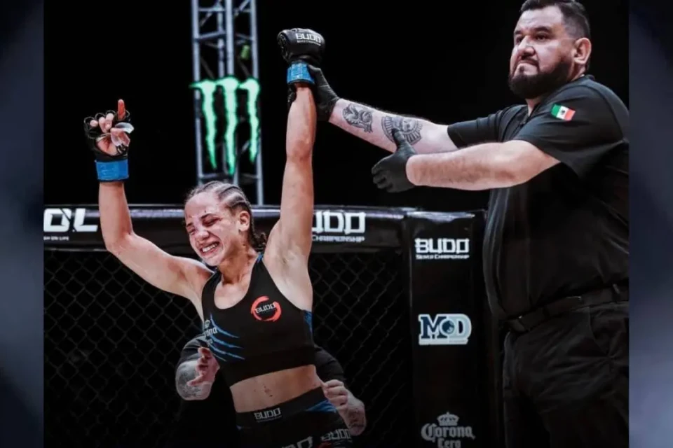 Karine Cardoso Cristal campeã MMA México