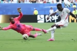 Em 45 minutos, França leva três dos sete gols que tomou na Copa inteira (Foto: Fifa)