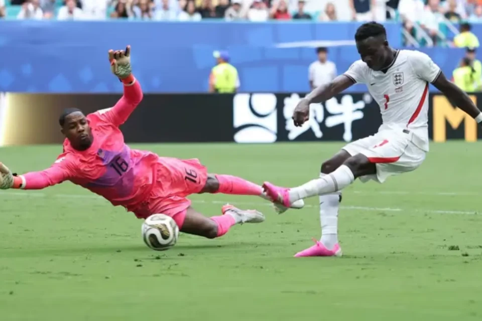 Em 45 minutos, França leva três dos sete gols que tomou na Copa inteira (Foto: Fifa)