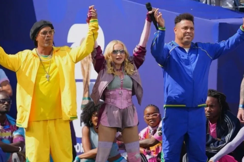 Ronaldos e Madonna roubam a cena em intervalo da Copa do Mundo apresentação de Justin Bieber foi considerada fraca e depressiva vídeo