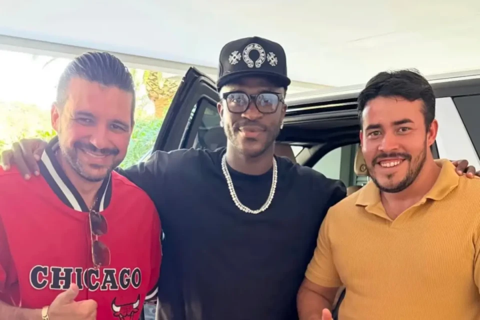 Vini Jr reaparece em Goiânia após temporada de descanso na Europa
