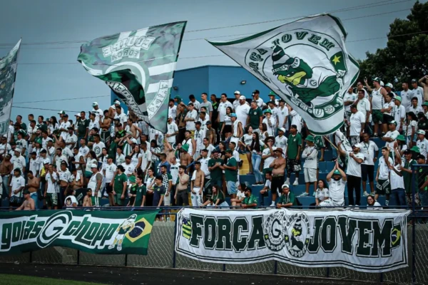 Torcida do Goiás na Serrinha (Foto: Rosiron Rodrigues/GEC)
