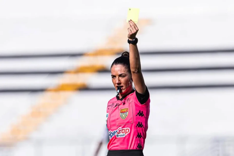 Daiane Muniz será a árbitra de Vila Nova x Fortaleza
