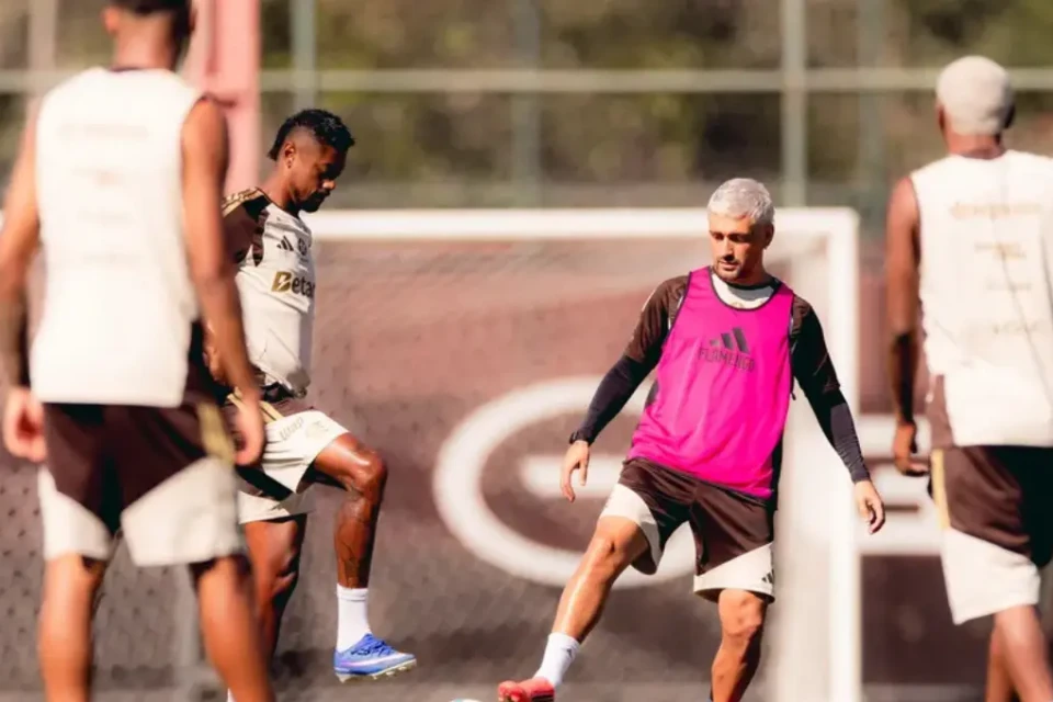 Arrascaeta treina antes de jogo do Flamengo contra a Chapecoense (Foto: Adriano Fontes/Flamengo)