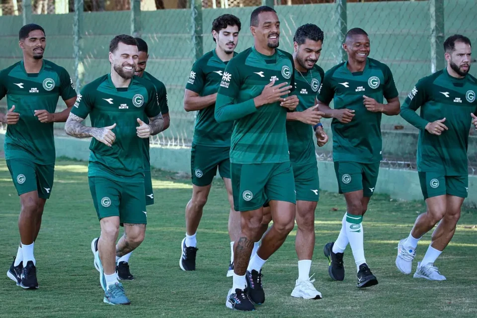 Jogadores do Goiás no treino