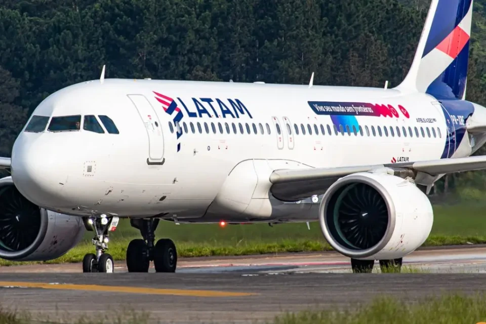 Latam é condenada a pagar R$ 10 mil de indenização por atraso em voo (Foto: Latam)