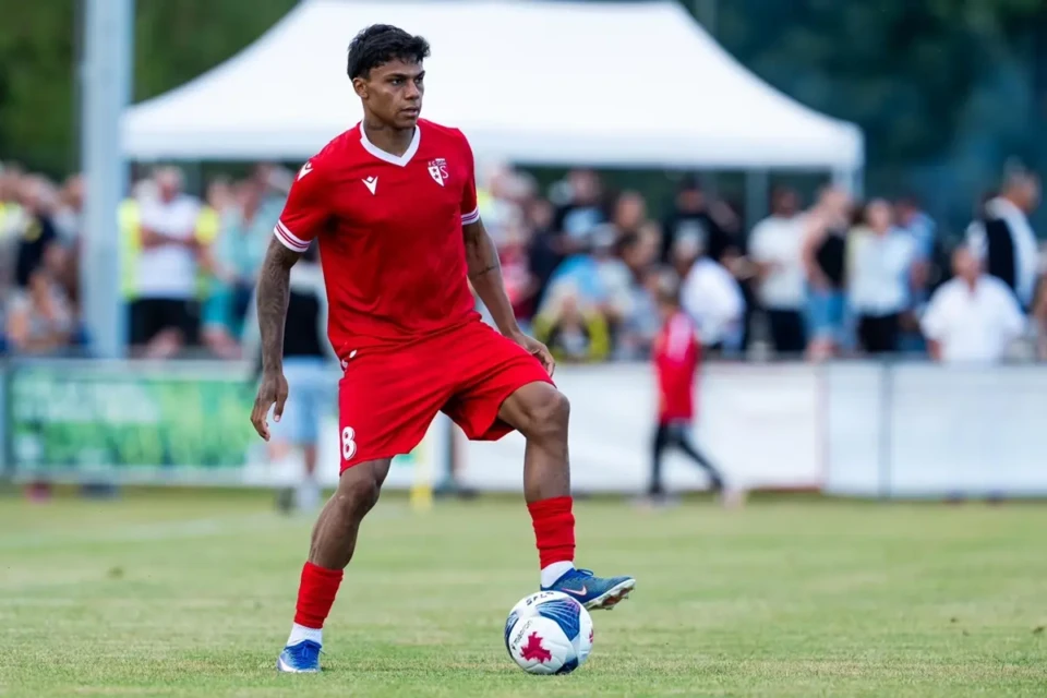 Baltazar com a camisa do Sion, da Suíça