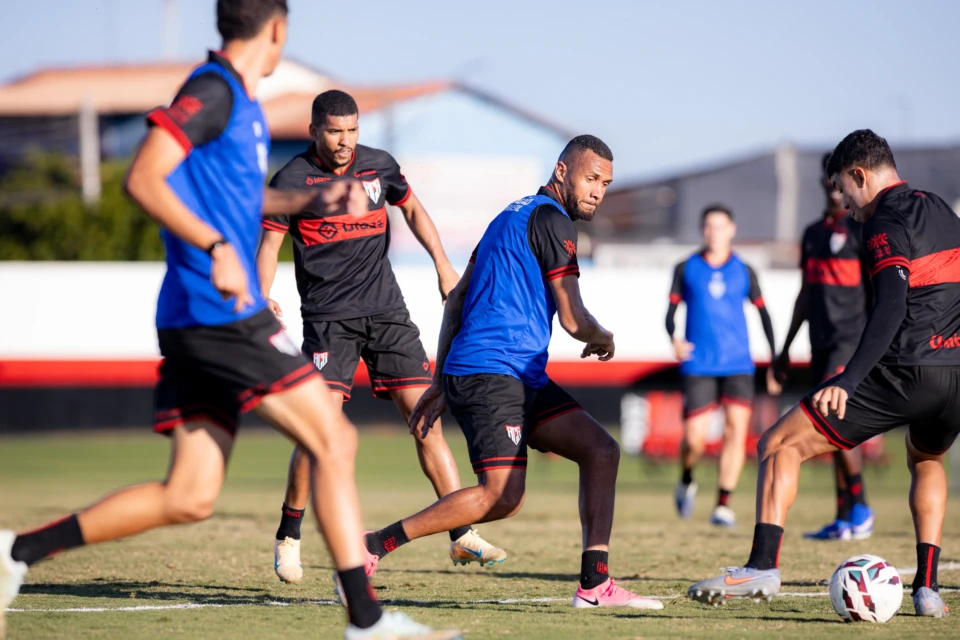 Gustavo Coutinho volta como titular no Atlético diante do Cuiabá 