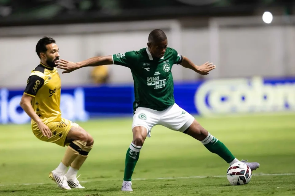 Goiás evitou a derrota na Serrinha com gol de Djalma aos 42 minutos do segundo tempo e terminou o primeiro turno pontuando
