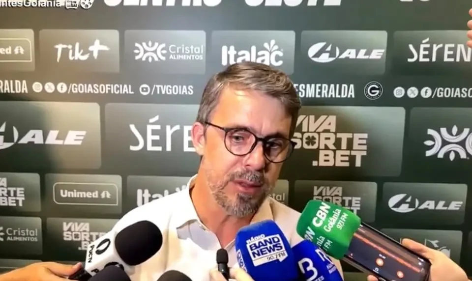 Michel Alves revela prioridade do Goiás antes de buscar reforços na Série B