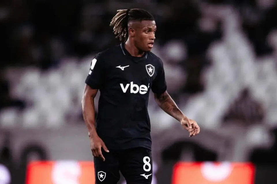 Jogador completou o 13º jogo com a camisa do Botafogo na Série A (Foto: Reprodução / Instagram)
