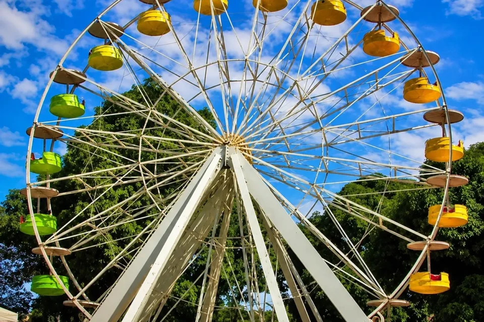 Roda-gigante do Parque Mutirama, um dos principais símbolos de lazer e da memória afetiva de Goiânia. Foto: Prefeitura de Goiânia