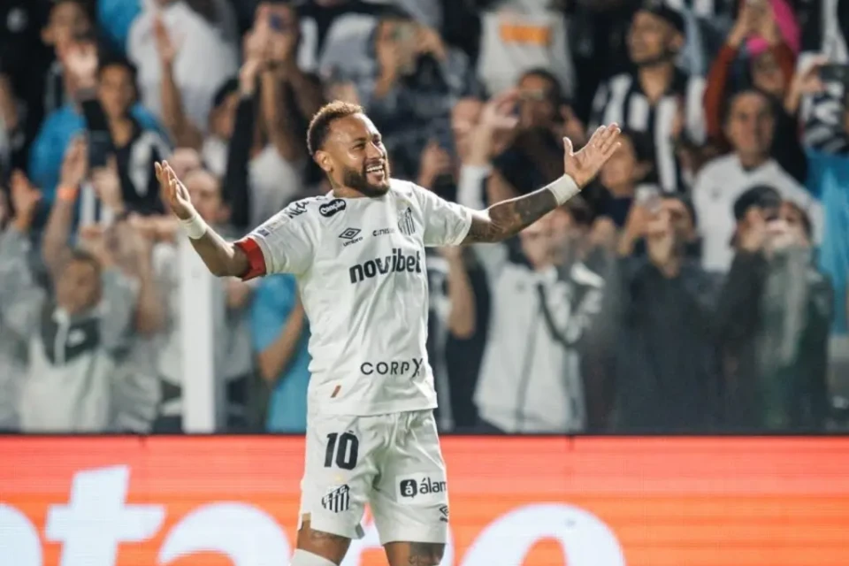 Neymar comemora gol pelo Santos após 76 dias