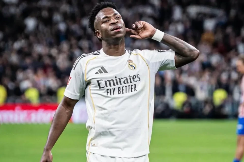 Real e Vini ainda não chegaram a um acordo sobre renovação (Foto: Reprodução / Instagram)