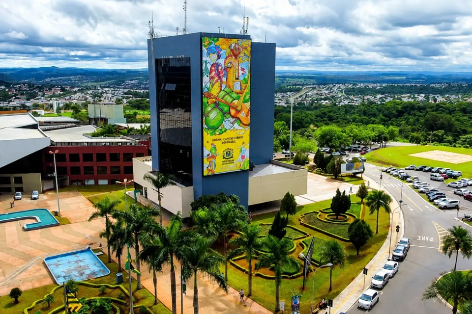 Vista aérea do Paço Municipal de Goiânia, sede da Prefeitura de Goiânia. A Lei de Diretrizes Orçamentárias (LDO) de 2027 aponta déficit atuarial de R$ 10,06 bilhões no Fundo Financeiro da previdência dos servidores municipais. Foto: Prefeitura de Goiânia.
