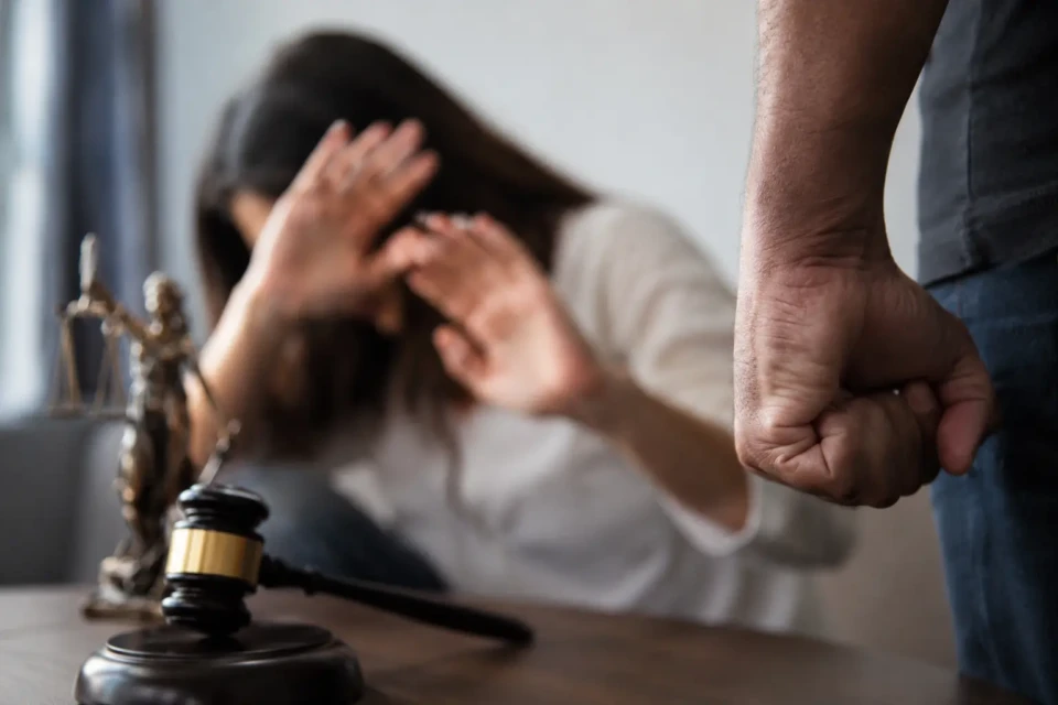 Rapidez na concessão de medidas protetivas é apontada pelo TJGO como um dos instrumentos de proteção às mulheres em situação de violência.