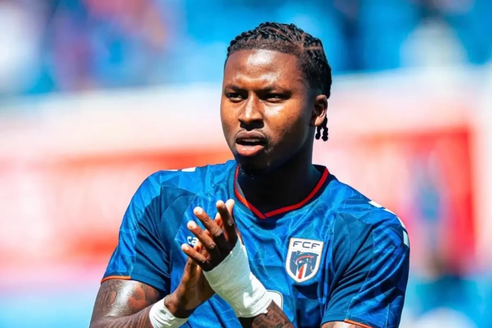 Sidny Cabral durante jogo por Cabo Verde