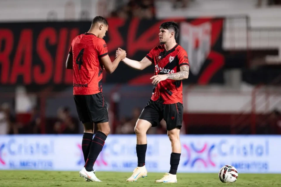 Atlético vence o Operário no Antônio Accioly