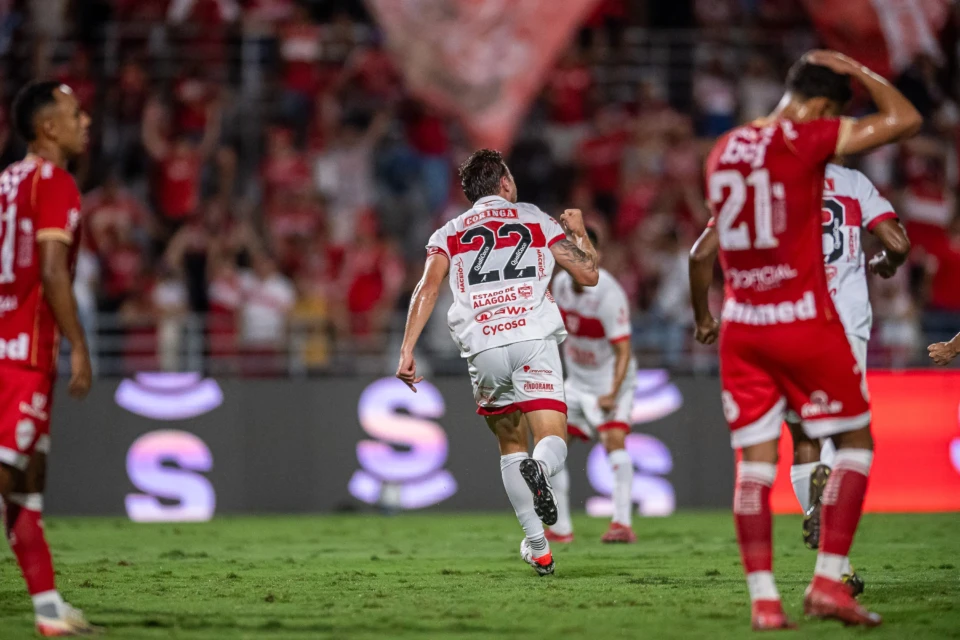 CRB comemora segundo gol 