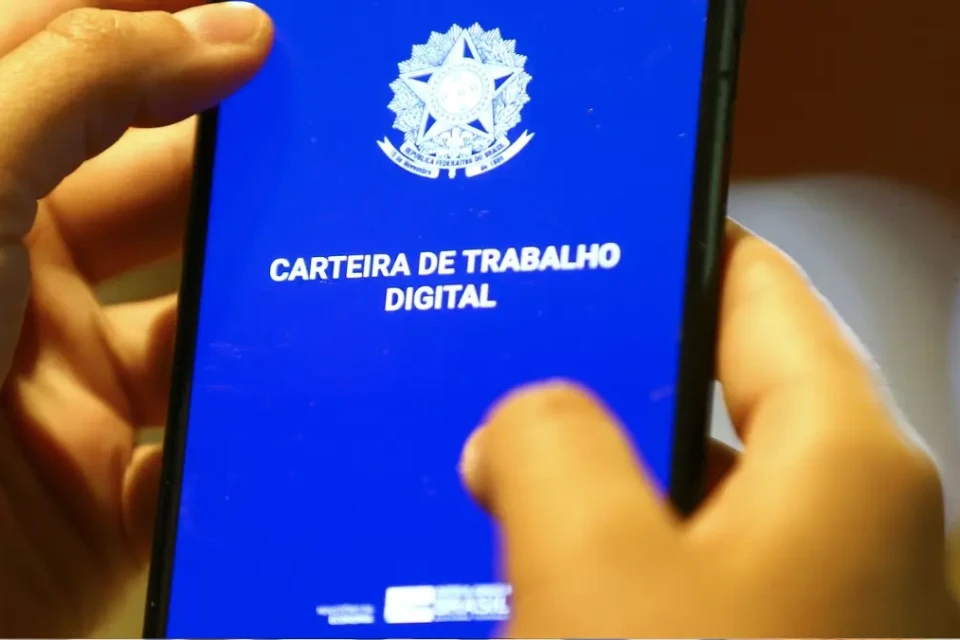 Carteira de trabalho digital - (Foto: reprodução)