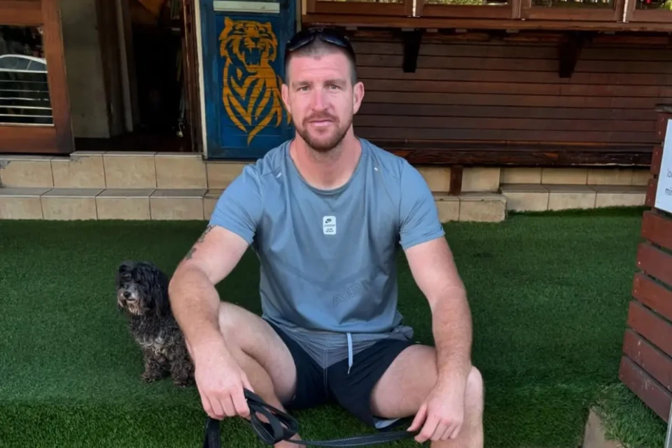 Veja fotos do personal trainer inglês Kieran John Homem com pênis de 25 cm reclama de ser feito de objeto sexual por mulheres