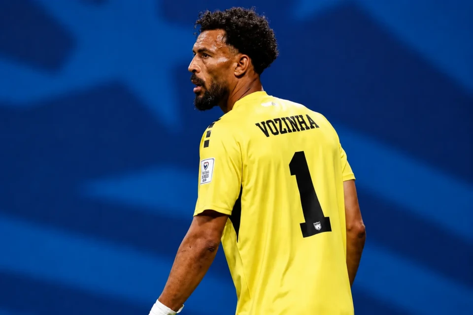 ozinha chega ao Colo-Colo, mas terá que mudar nome estampado na camisa