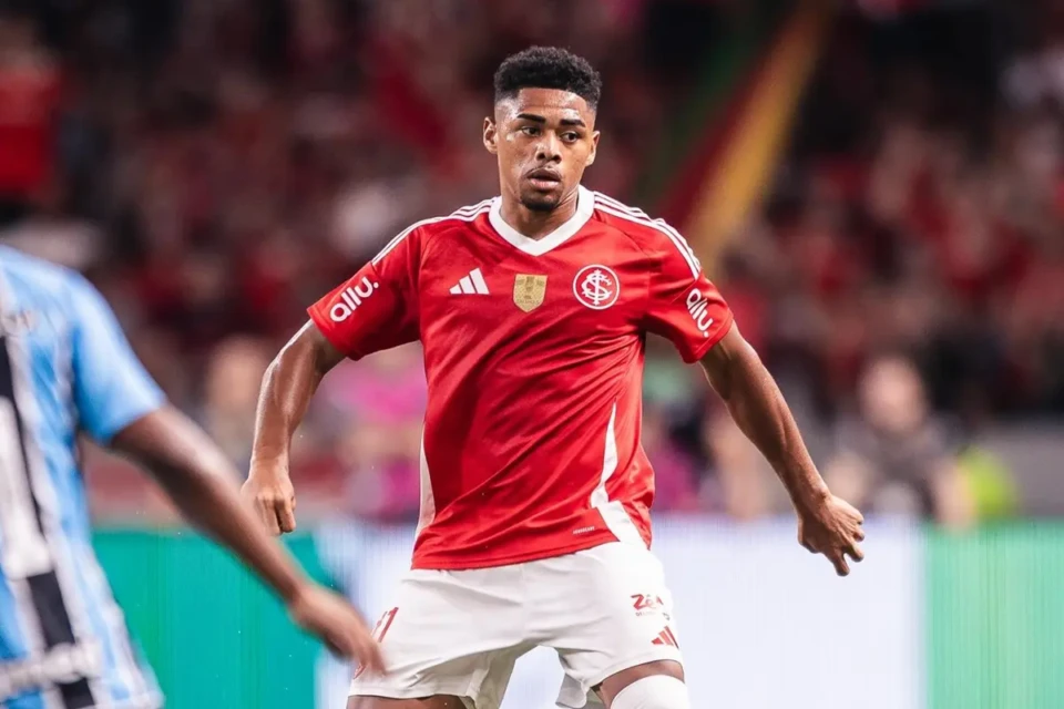 Victor Gabriel em jogo do Internacional
