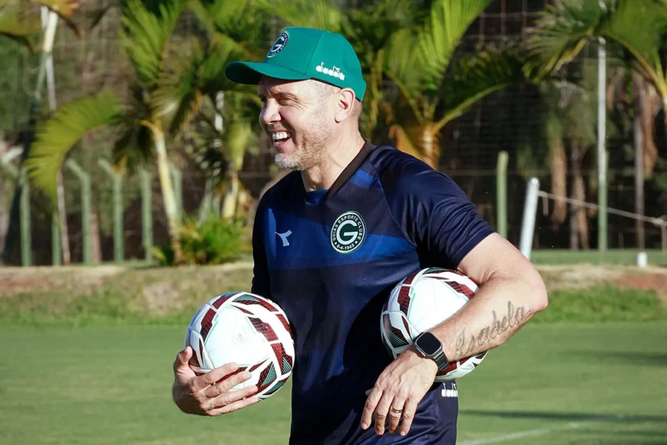 Mozart em treino no Goiás