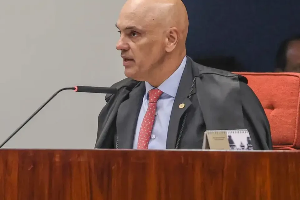 Moraes pede manifestação da PGR após Flávio não depor à PF