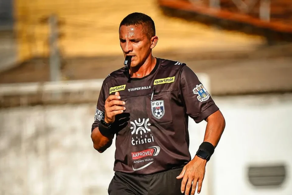 Gilson Alves estreia na arbitragem profissional
