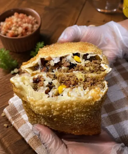 Lá Casa de Pastel - Pastéis Carne queijo - O prato faz parte da 1ª edição do Circuito “Rota Gastronômica”.