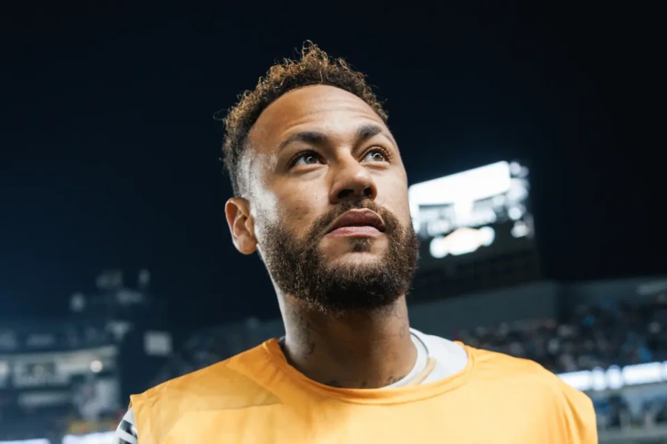 Neymar diz que não jogará mais pela Seleção Brasileira e explica polêmica no Santos