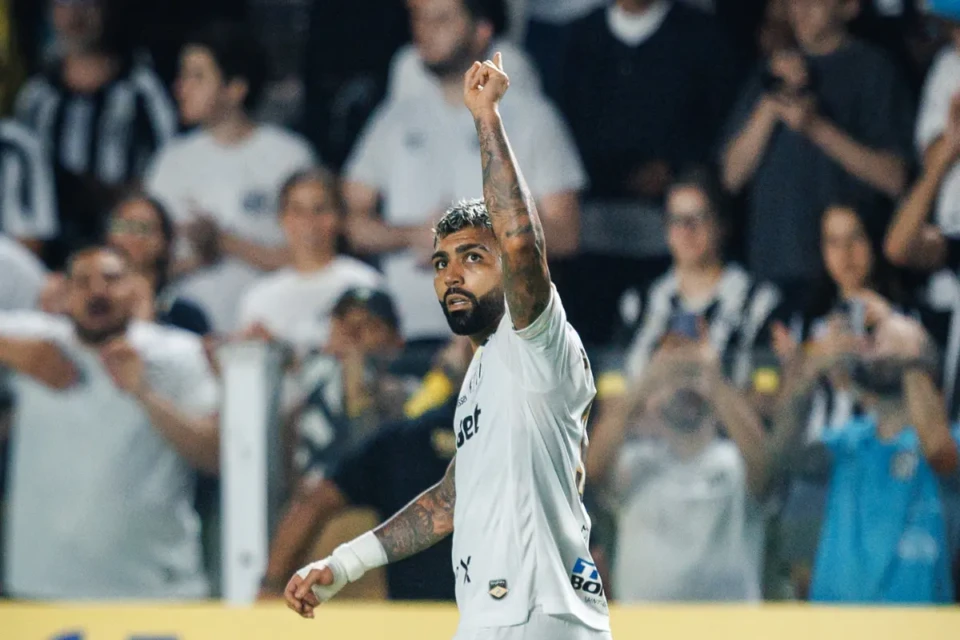 Gabigol rebate críticas a Neymar e explica cobranças no vestiário do Santos