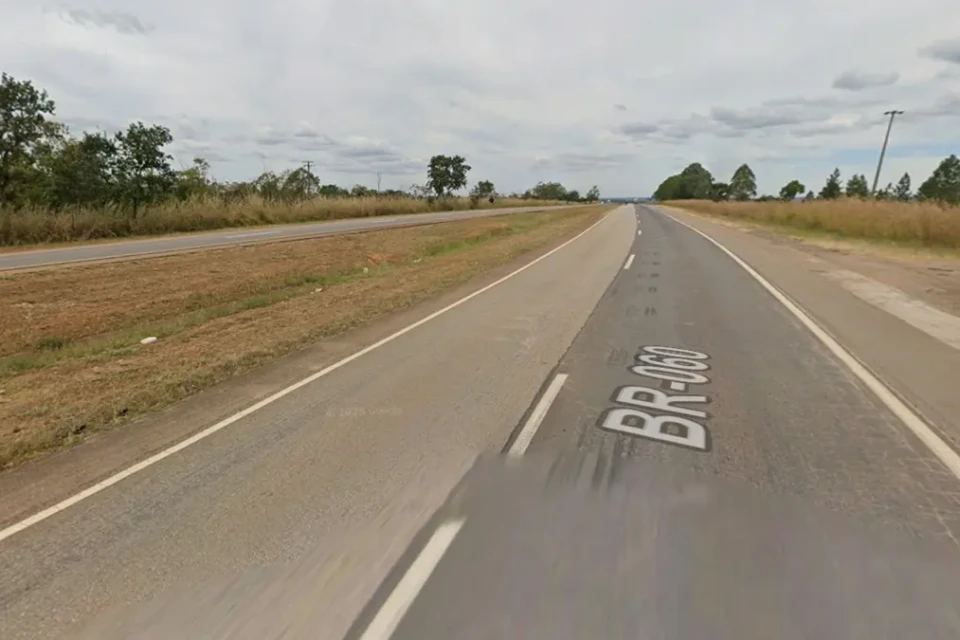 BR-060 é interditada entre Terezópolis e Goianápolis para remoção de veículo