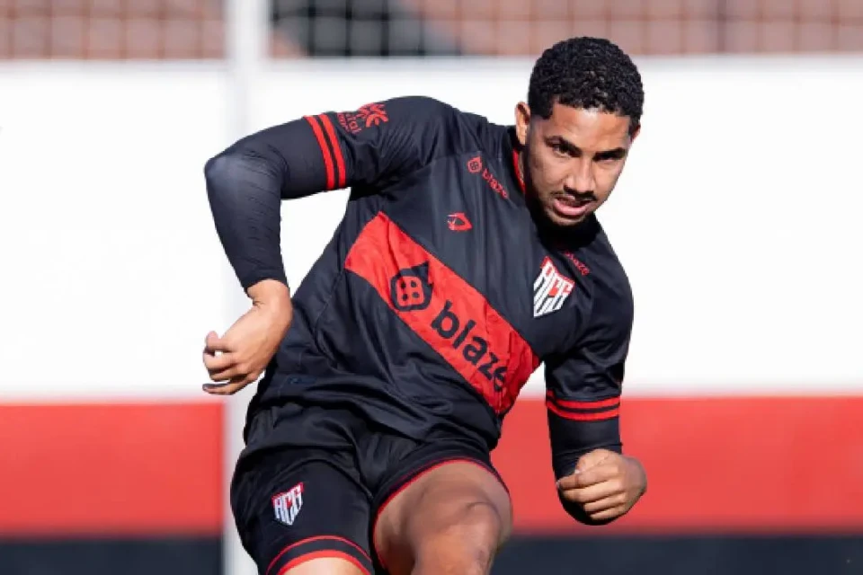 Léo Jacó está de saída do Atlético-GO