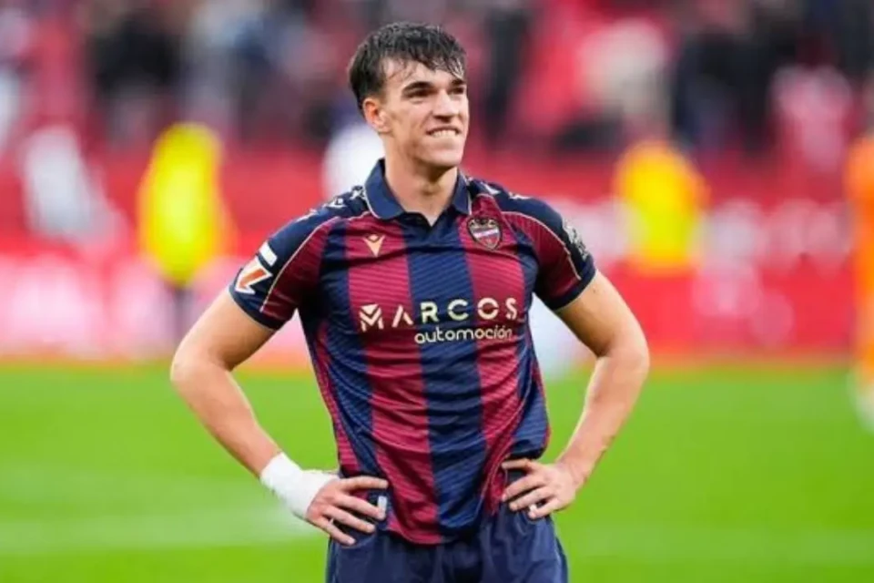 Real Madrid contrata Carlos Espí eleito melhor jogador sub-23 da La Liga