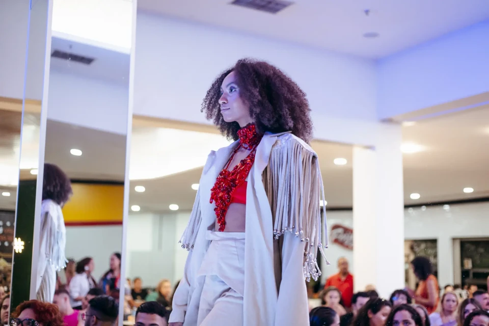 Evento reúne moda, debates, oficinas e mostra cultural em Goiânia; confira a programação