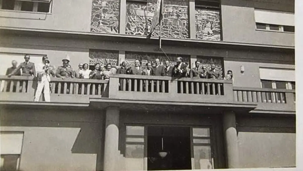 Foto histórica de Getúlio Vargas e Pedro Ludovico na sacada do Palácio das Esmeraldas