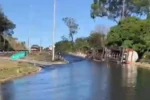 Caminhão tombado - (Foto: reprodução/Corpo de Bombeiros)