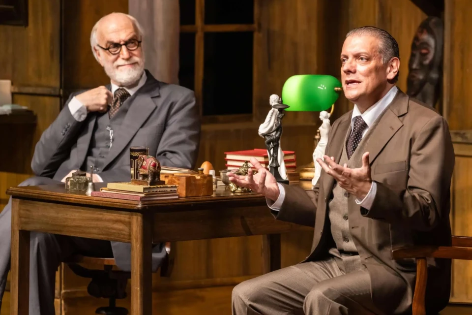 Odilon Wagner e Marcello Airoldi apresentam "A Última Sessão de Freud" em Goiânia