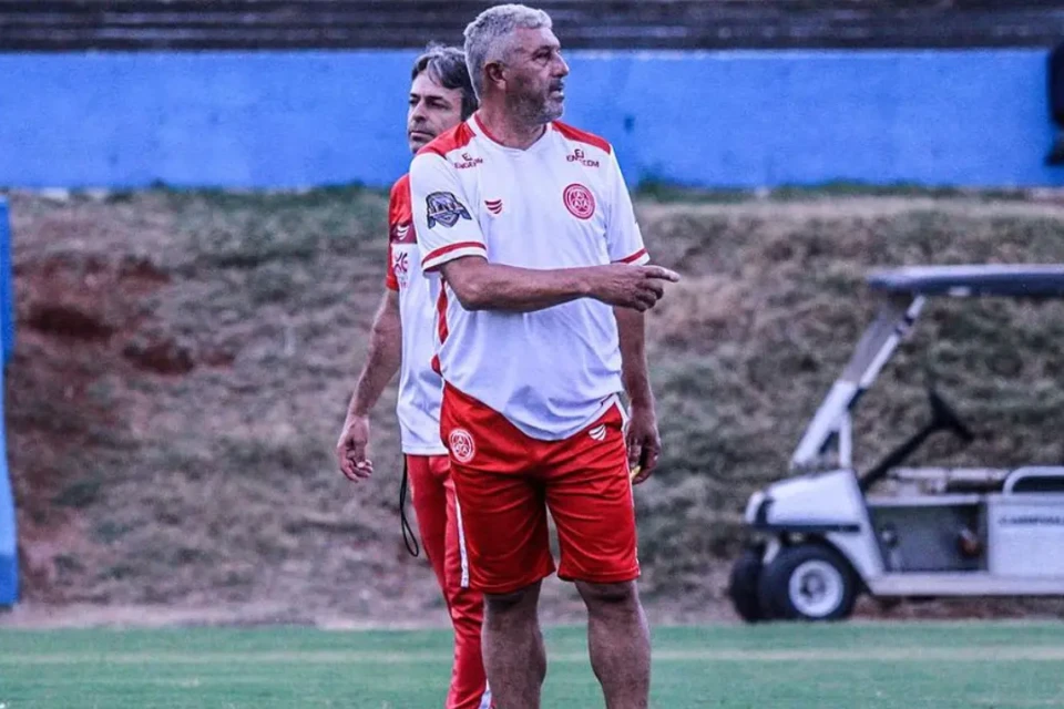 Gilberto Pereira anunciado como novo técnico do Grêmio Anápolis