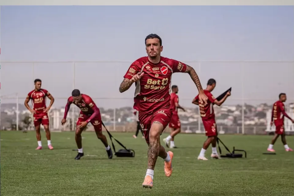 Bruno Xavier lidera lista de possíveis retornos do Vila diante do Sport