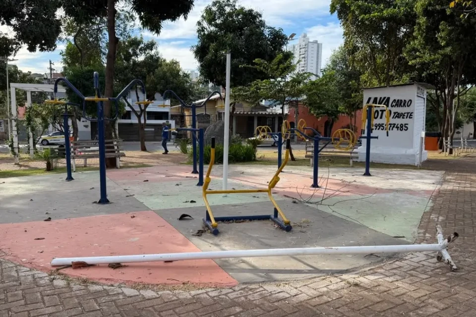 Após destruição e furtos em praças recém-reformadas do Setor Central, Comurg faz reparos e pede denúncias